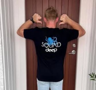 Tim Seifert showing his support for Squad Deep