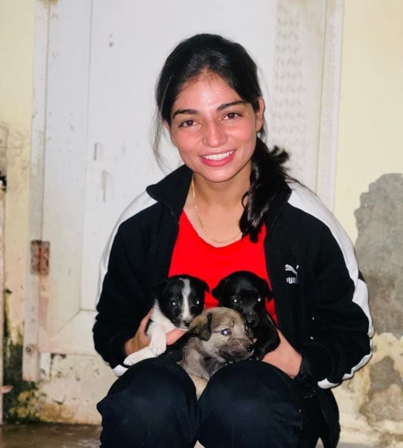 Udita Duhan with puppies