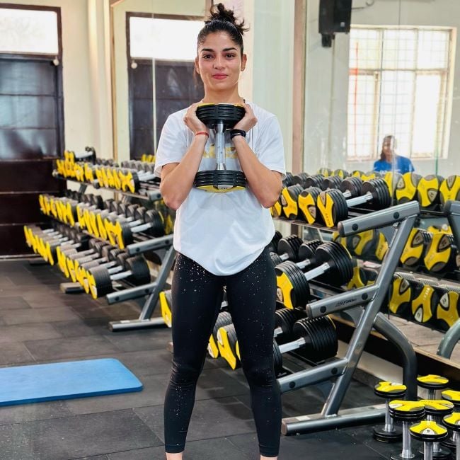 Udita Duhan working out at the gym