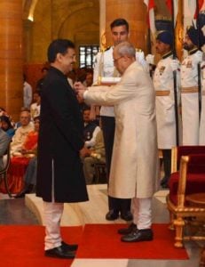 Ujjwal Nikam receiving Padma Shri from Pranab Mukherjee
