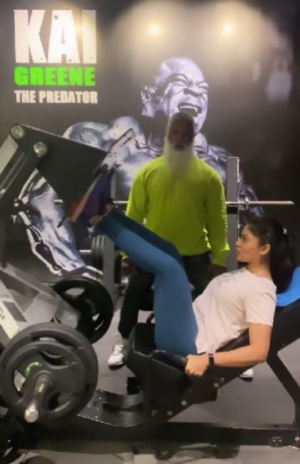 Vaibhavi Shandilya working out at the gym