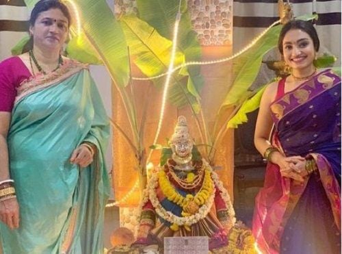 Vaishnavi Gowda with an idol of a goddess