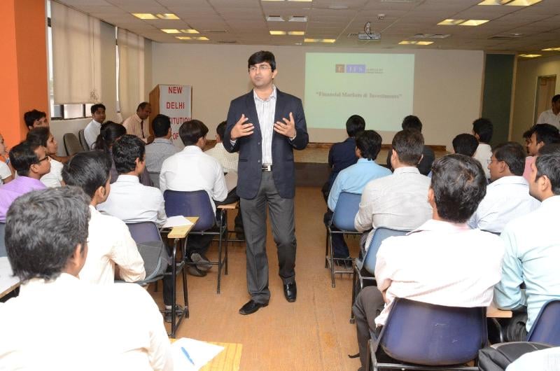 Varun Malhotra giving a lecture at NDIM