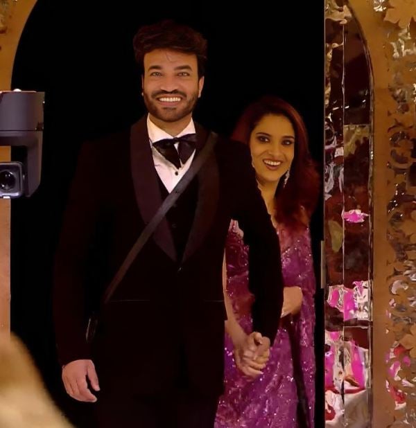 Vicky Jain while entering the show 