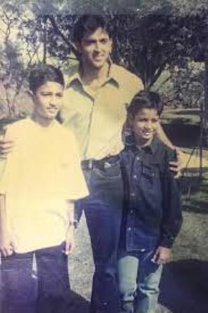 Vicky Kaushal childhood pic with Hrithik Roshan