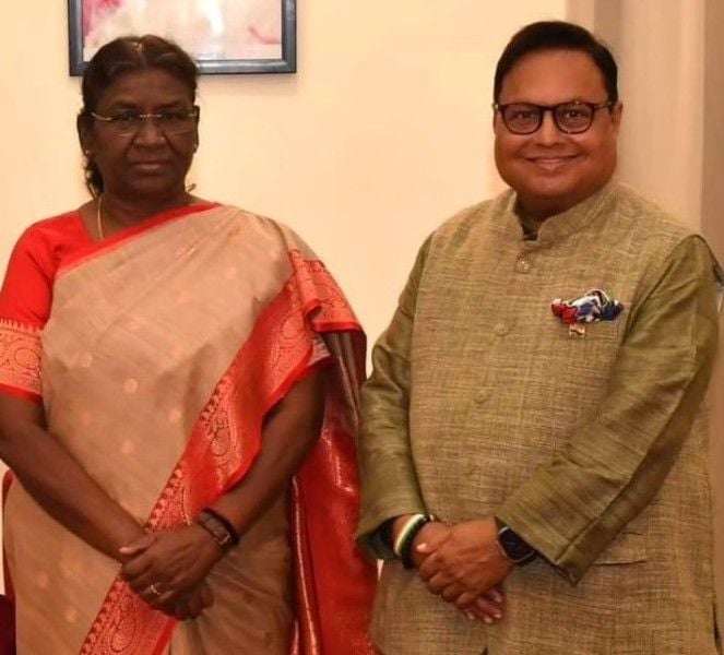 Vijay Darda with Draupadi Murmu when he was a parliamentary forum member 