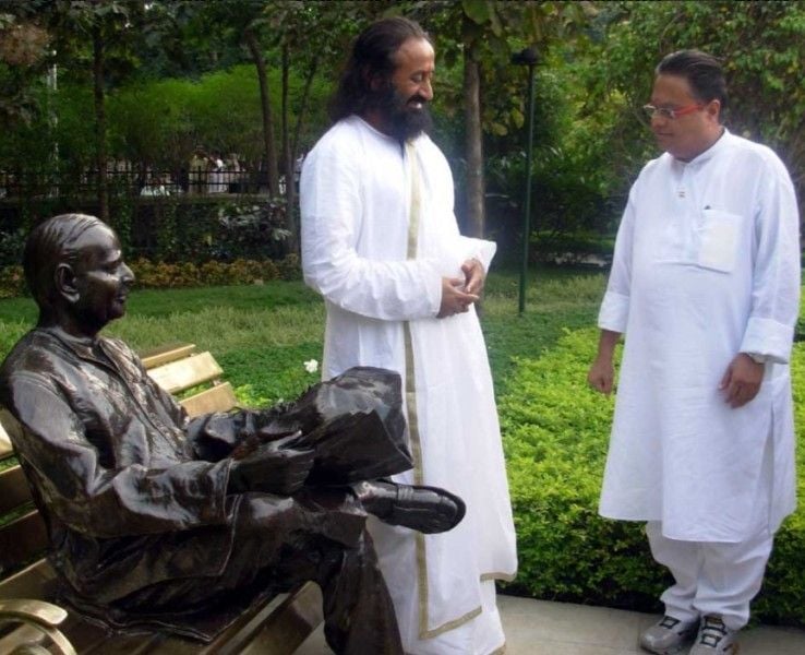 Vijay Darda with Sri Sri Ravishankar at his parent