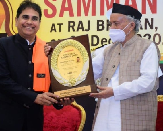 Vijay Kedi while receiving an award from honourable governor of Maharashtra Bhagat Singh Koshyari at Raj bhavan on 21st December 2020