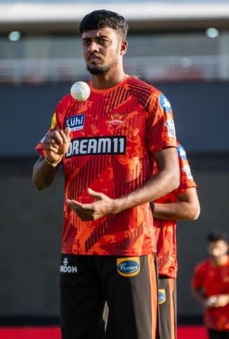 Vijayakanth Viyaskanth during a practice session for SunRisers Hyderabad (SRH)