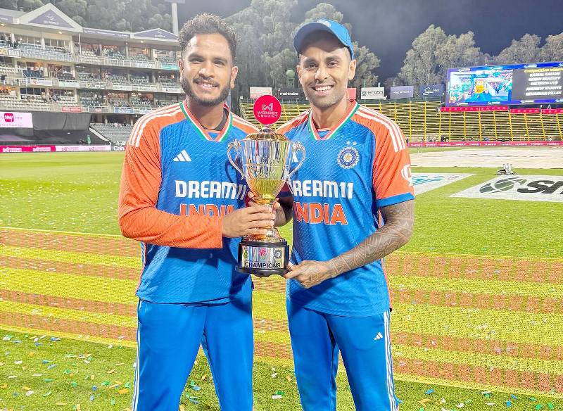 Vijaykumar Vyshak posing with the T20I series trophy with Suryakumar Yadav