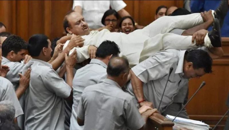 Vijender Gupta being thrown out of the Delhi Legislative Assembly in 2015