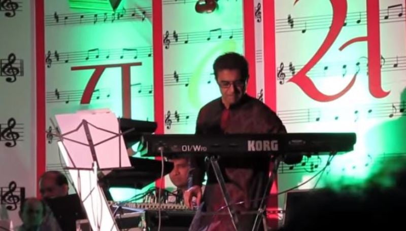 Viju Shah during a concert in 2012
