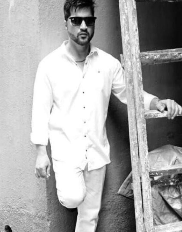 Vikas Sethi holding a cigarette