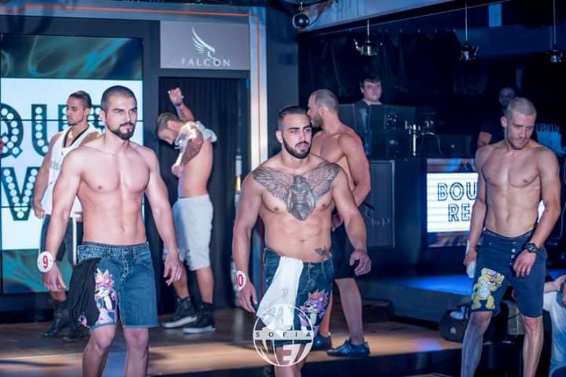 Viktor Angelov (centre) during Mr. Sofia contest (2017)