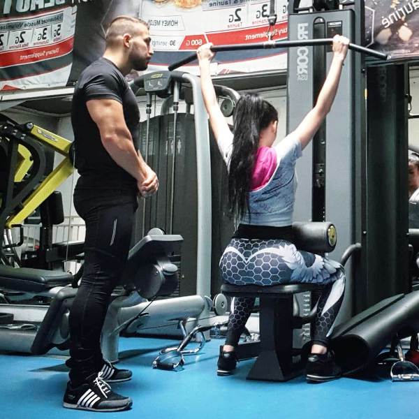 Viktor Angelov while training a client