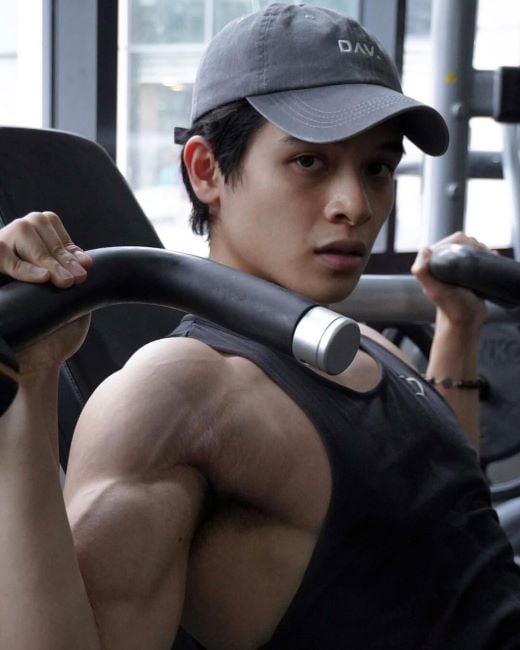 Vince Maristela working out at the gym