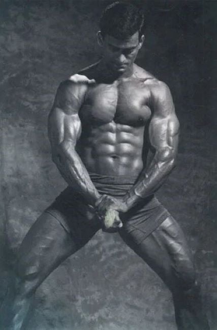 Vinod Channa in a bodybuilding pose