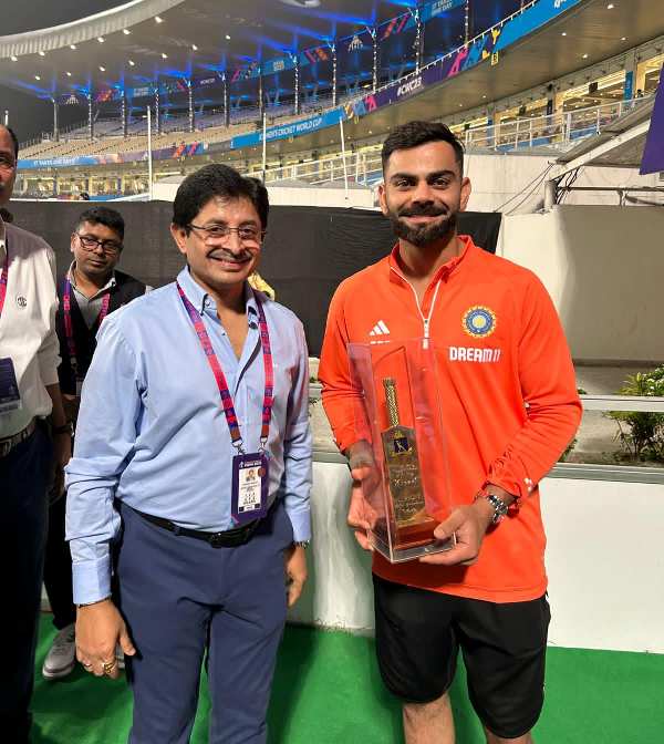Virat Kohli after receiving a golden bat from Snehasish Ganguly (left)