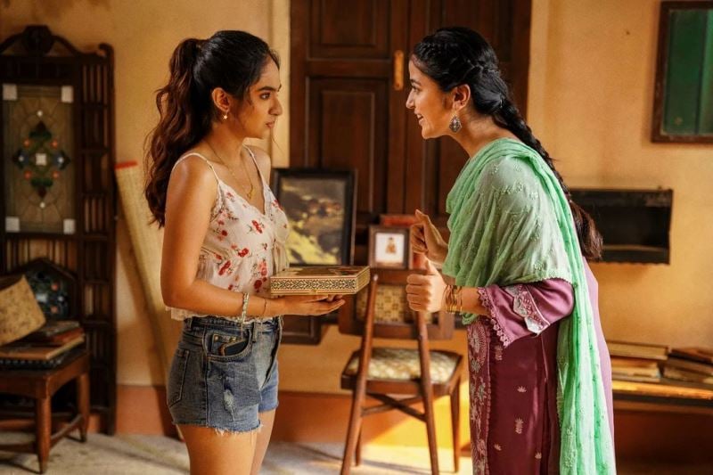 Vishakha Pandey in web series Dil Dosti Dilemma with Anushka Sharma