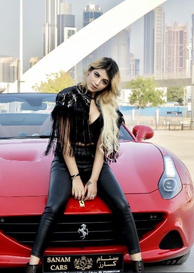 Vishakha Raghav during a shoot for Sanam Cars