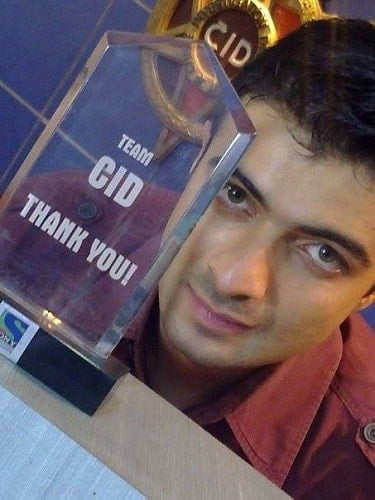 Vivek Mashru with his award