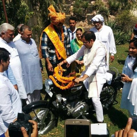 Vivek Suhag as the winner of Bharat Kesri