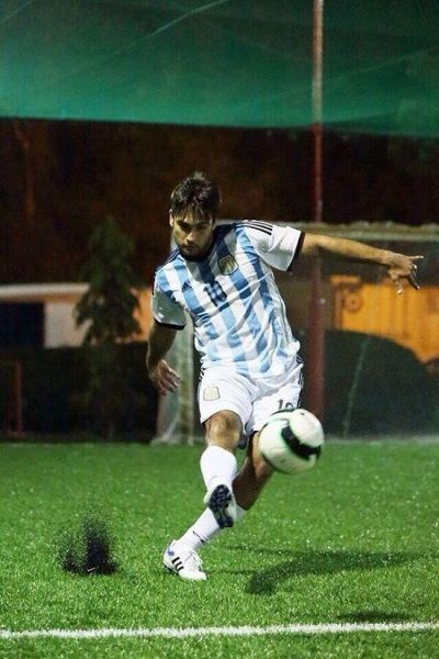 Vivian Dsena while playing football