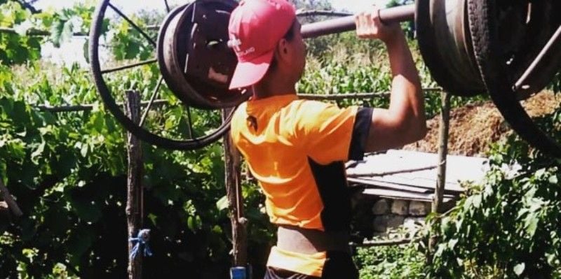 Vladimir Shmondenko working out at his Golds Gym Kryshtopivka