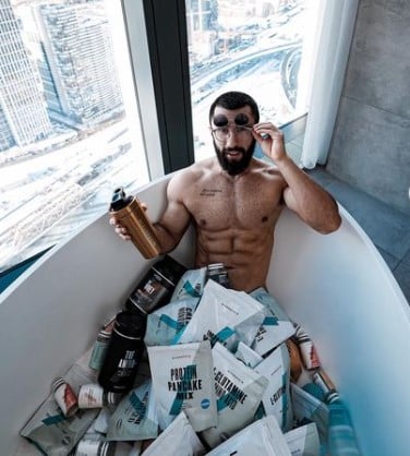 Vladimir promoting myproteinru