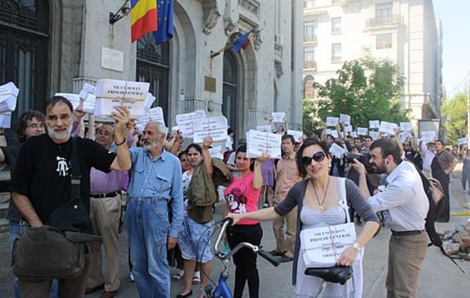 Volunteers in Nicușor Dan