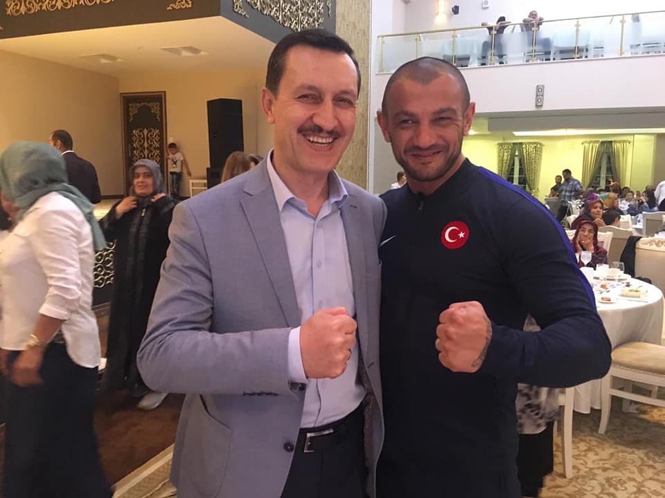 Musa Yamak with the Mayor of Anarka