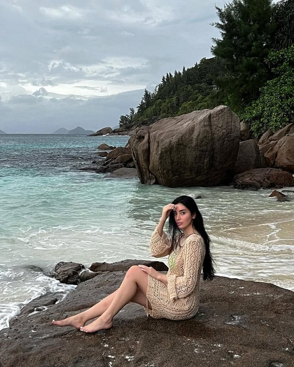 Wizard Liz posing on a beach
