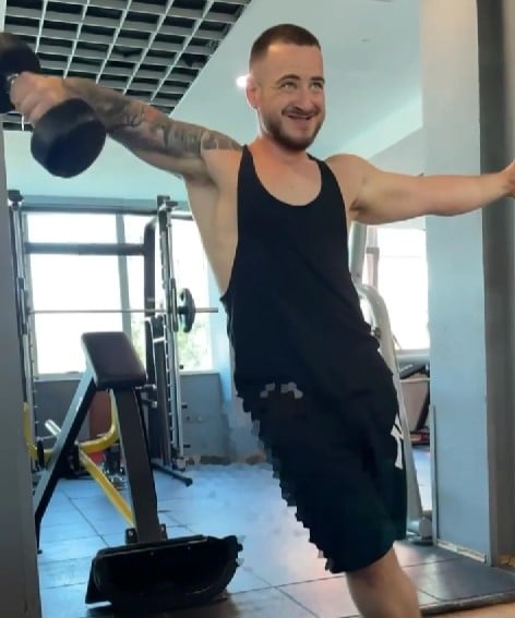 Xum Allushi working out at a gym