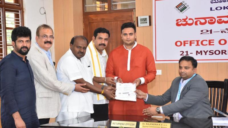 Yaduveer Krishnaraja Datta Wadiyar (second from right) filing his nominations for the 2024 Lok Sabha Elections