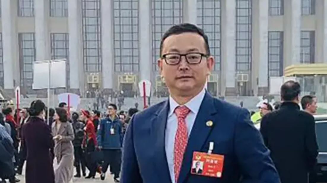Yang Tengbo outside a CCP party gathering in Beijing