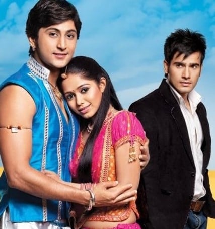 Yashashri Masurkar on the poster of the serial Rang Badalti Odhani on STAR One