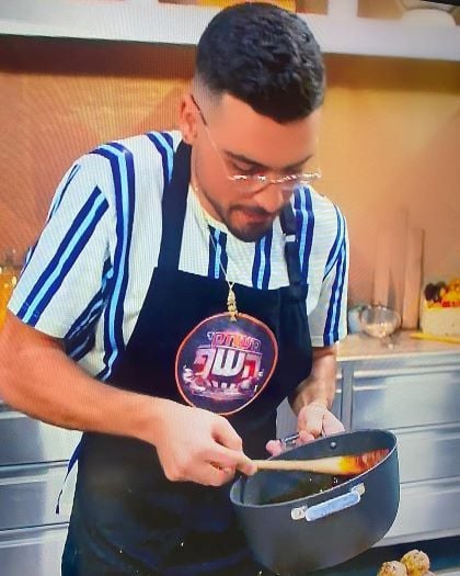 Yossi Parienti cooking in the Game of Chefs show