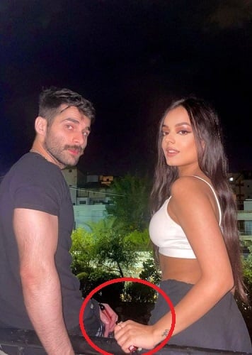 Zainab Raza holding vape