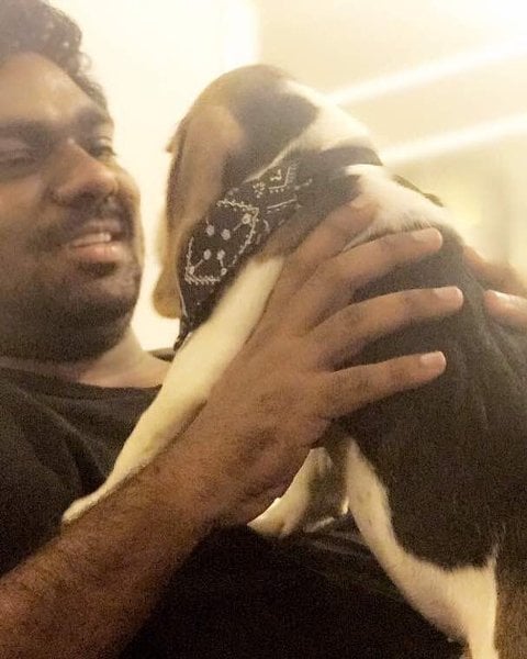 Zakir Khan with his pet dog