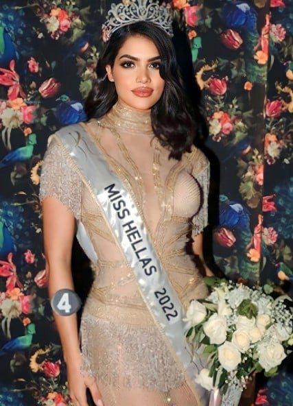 Zoi Asoumanaki posing after winning the Miss Hellas beauty pageant (2022)