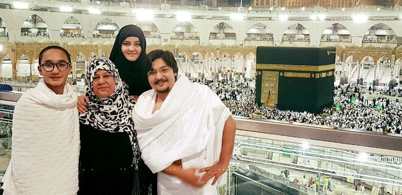 Zuhab Khan at the holy place of Mecca with his family